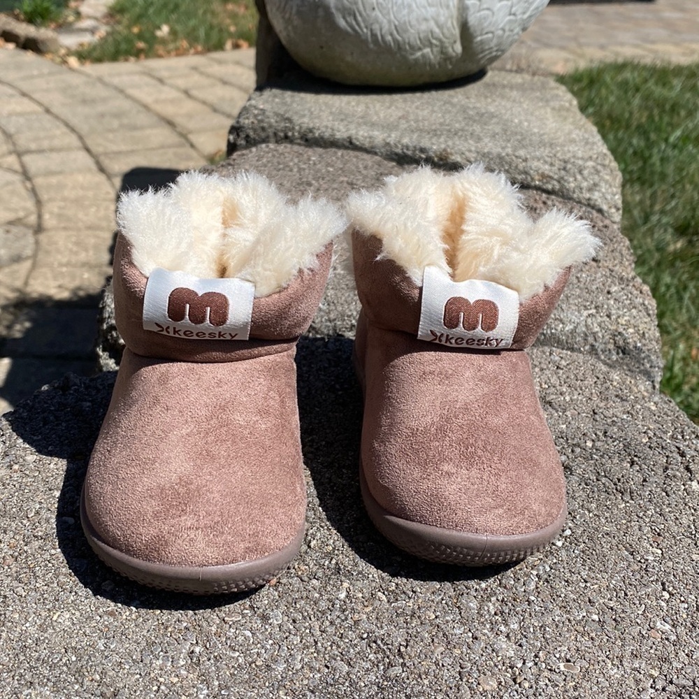 KEESKY~WINTER~TODDLER BOOTIES/BOOTS~SOFT & COZY INSIDE~LIKE NEW CONDITION~BR